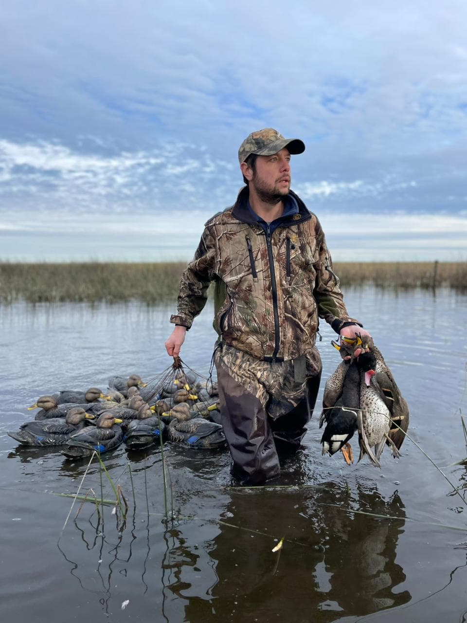 Duck hunting experience - Professional guide with ducks at Rosybill Outfitters